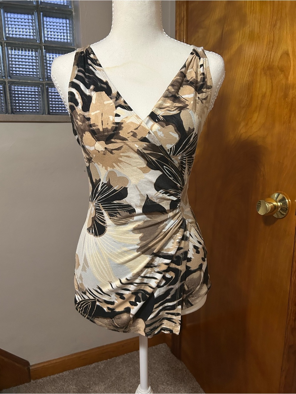 Caché size small sleeveless v neck wrap top black and gold graphic print